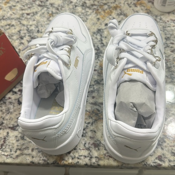Puma white sneakers women’s size 7 new in box - Picture 5 of 11